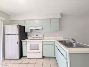 427 NE Pine Island Ln in Cape Coral, FL - Building Photo - Building Photo