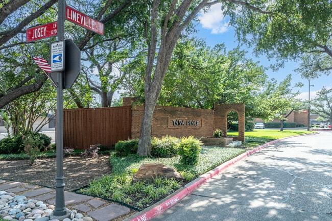 Tara Place in Dallas, TX - Foto de edificio - Building Photo