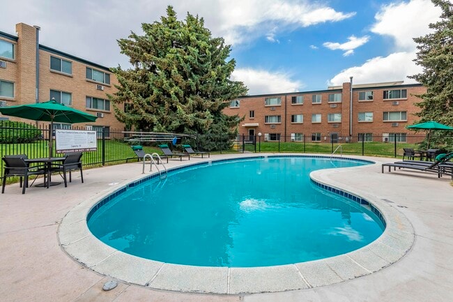 Royal Gardens Apartments in Greeley, CO - Building Photo - Building Photo