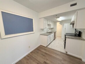 2124 Burton Dr in Austin, TX - Building Photo - Building Photo
