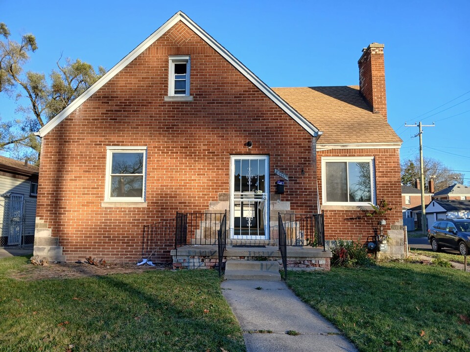 18000 Steel St in Detroit, MI - Building Photo