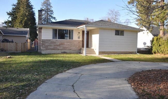 property at 212 N 4th St