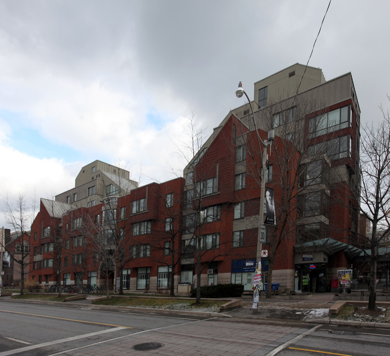 Innis College Student Residence in Toronto, ON - Building Photo