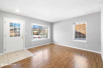 313 Cromwell Ct in Westmont, IL - Building Photo - Building Photo