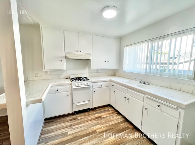 property at 1831 Grant Ave