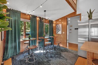 8205 Knollwood Cir in Charlotte, NC - Foto de edificio - Building Photo