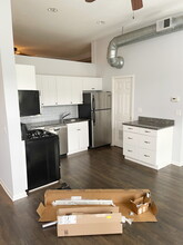 1133 W Madison St, Unit 2R in Chicago, IL - Building Photo - Building Photo