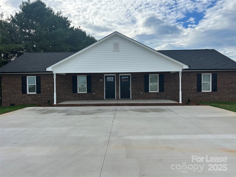 3293 Paul Elmore Rd in Lincolnton, NC - Building Photo