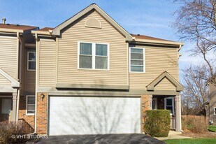 734 E Whispering Oaks Ct in Palatine, IL - Building Photo