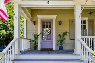 14 Buckingham Pl in Manhasset, NY - Building Photo - Building Photo