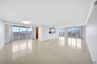 1360 S Ocean Blvd in Pompano Beach, FL - Building Photo - Building Photo