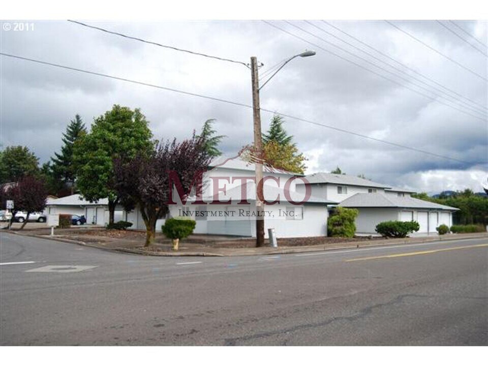 1805-1807 10th St in Springfield, OR - Building Photo