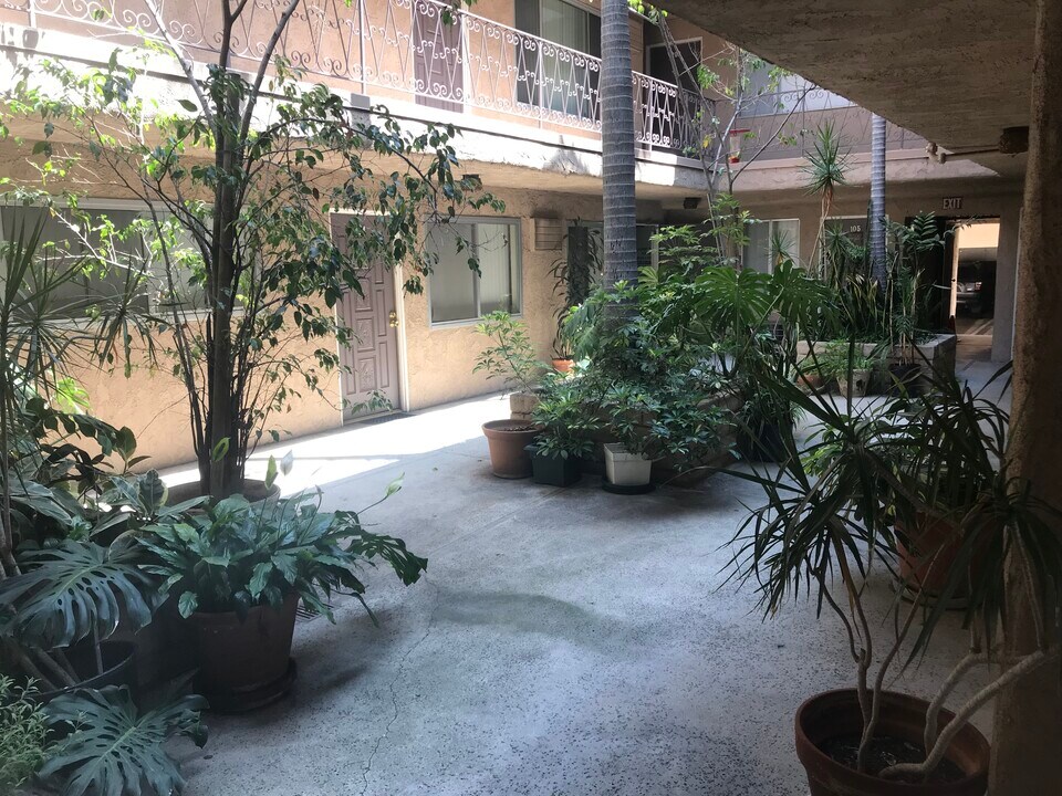 10425 Irene St in Los Angeles, CA - Building Photo