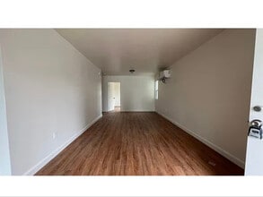 6827 San Luis St in Paramount, CA - Foto de edificio - Building Photo