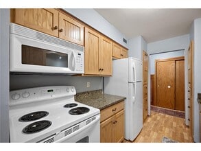 2220 Midland Grove Rd in Roseville, MN - Building Photo - Building Photo