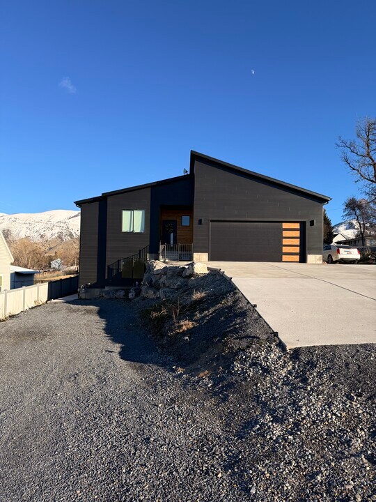 14 N 300 E in Hyrum, UT - Building Photo