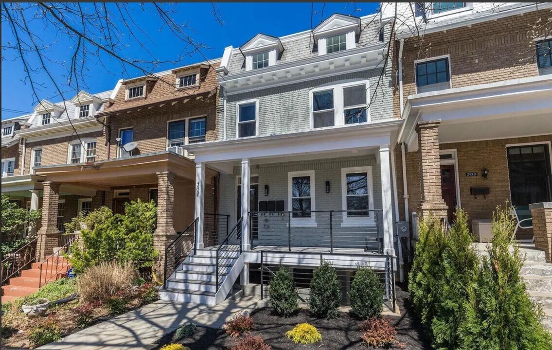 307 Taylor St NW, Unit 2 in Washington, DC - Building Photo