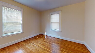 21 Frawley St, Unit 1 in Boston, MA - Foto de edificio - Building Photo