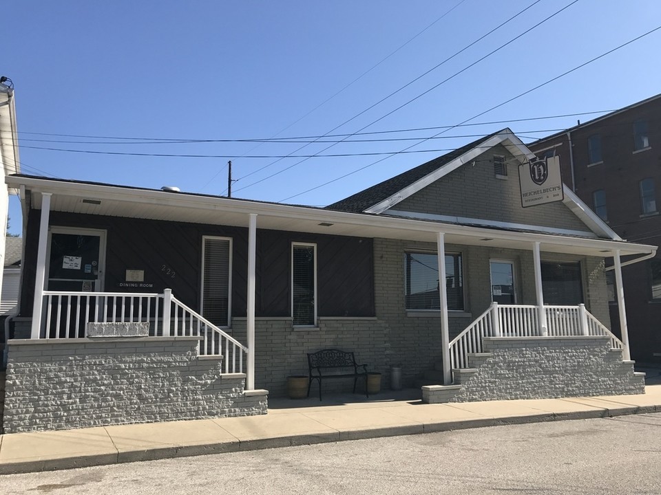 214 E 12th St in Jasper, IN - Foto de edificio