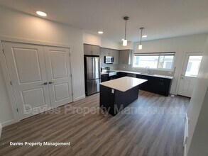 9647 Colak Link SW in Edmonton, AB - Building Photo - Building Photo