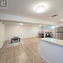 73 Lindylou Rd in Toronto, ON - Building Photo - Building Photo