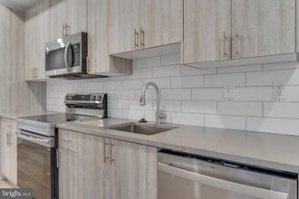 1243 W Westmoreland St in Philadelphia, PA - Building Photo - Building Photo