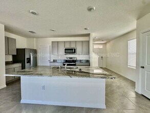 8395 Claw Glades Lp in Wesley Chapel, FL - Foto de edificio - Building Photo