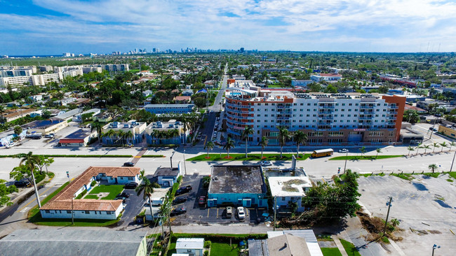 Villa L'Homme Apartments in Dania Beach, FL - Building Photo - Other