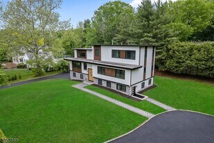 148 Great Hills Rd in Millburn, NJ - Building Photo