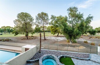 980 Vegas Valley Dr in Las Vegas, NV - Building Photo - Building Photo