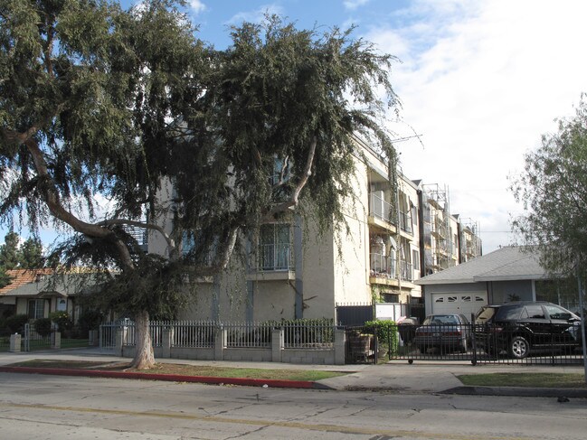 1766 Cherry Ave. in Long Beach, CA - Foto de edificio - Building Photo