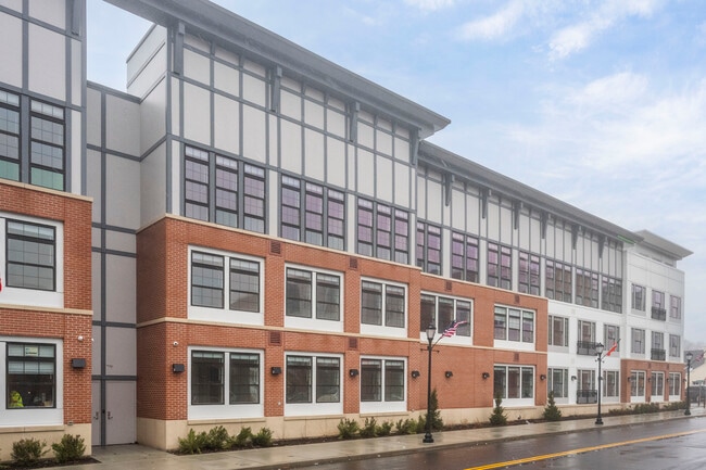 The Core II in Ronkonkoma, NY - Foto de edificio - Building Photo