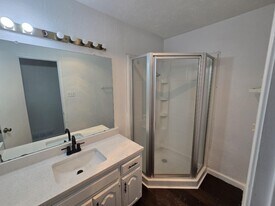 2105 E Collins Blvd in Richardson, TX - Building Photo