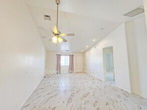 600 San Lorenzo St in Pahrump, NV - Foto de edificio - Building Photo