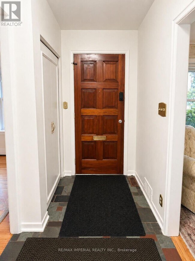 6 Prestwick Crescent in Toronto, ON - Building Photo - Building Photo