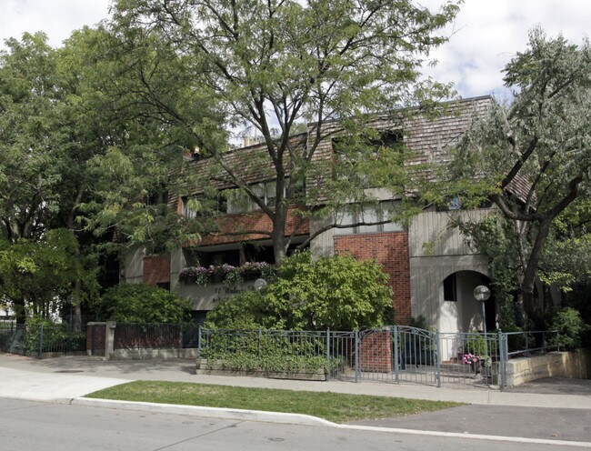 31 Walmer Rd in Toronto, ON - Building Photo - Building Photo