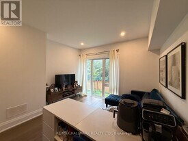 14 Persica St in Richmond Hill, ON - Building Photo