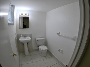 2903 NE 163rd St, Unit 404 in North Miami Beach, FL - Building Photo - Building Photo