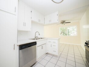 1641 Veteran Ave in Los Angeles, CA - Building Photo - Interior Photo