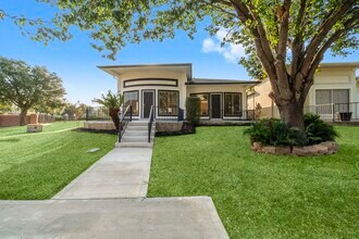 11417 Windlass Ln in Willis, TX - Foto de edificio - Building Photo