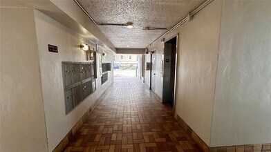 4899 NW 26th Ct in Lauderdale Lakes, FL - Building Photo - Building Photo