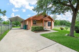 712 Avenue F in Conroe, TX - Building Photo