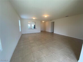 504 SW 9th Ave in Cape Coral, FL - Foto de edificio - Building Photo