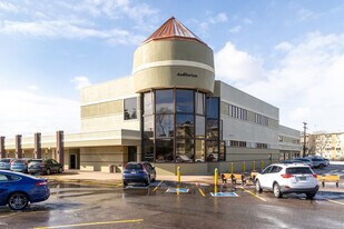 Windsor Gardens in Denver, CO - Building Photo