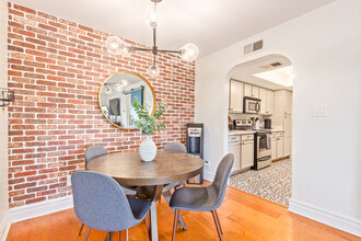 3825 E Camelback Rd, Unit 237 in Phoenix, AZ - Building Photo - Building Photo