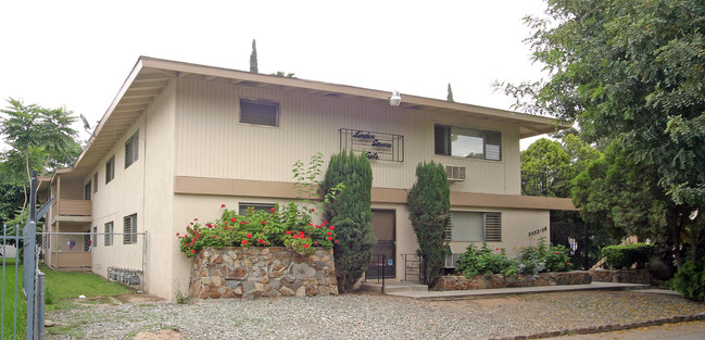 Linden Square in Riverside, CA - Foto de edificio - Building Photo