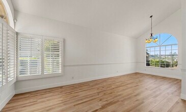 26631 Brandon in Mission Viejo, CA - Foto de edificio - Building Photo