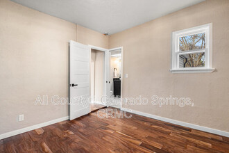 718 E Cache La Poudre St in Colorado Springs, CO - Building Photo - Building Photo