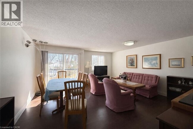 270 Eiwo Ct in Waterloo, ON - Building Photo - Building Photo