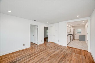 1305 Bob Harrison St in Austin, TX - Building Photo - Building Photo